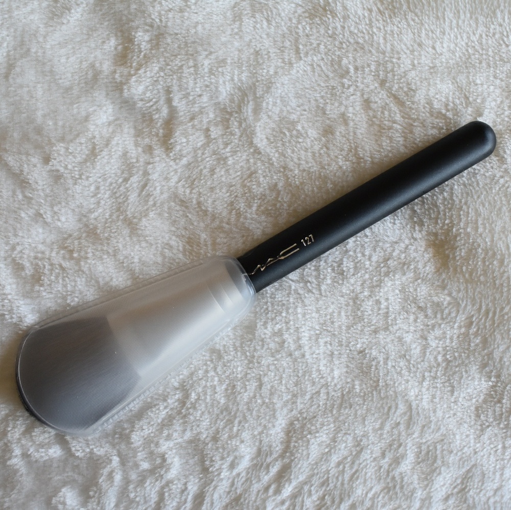 Mac 127 Synthetic Split Fibre Face Brush